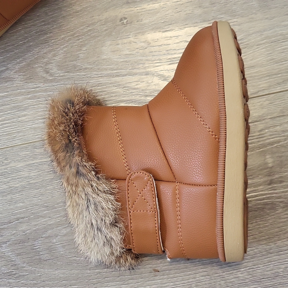 Booties l real fur trim l tan leatherwinter boots l toddler size 9.5 or 26 euro